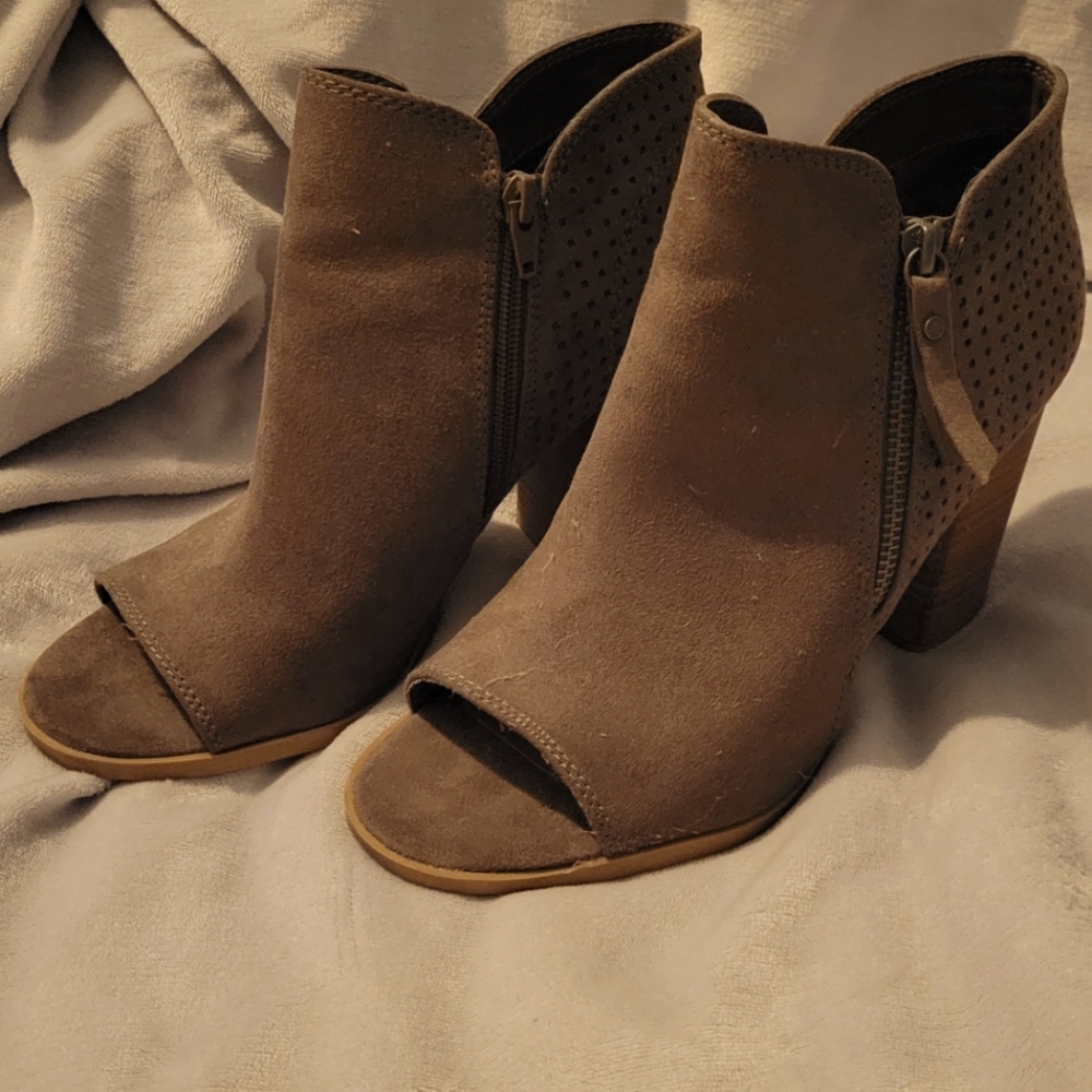 Open toed Booties